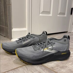 Brooks Men's Gray and Yellow Running Shoes